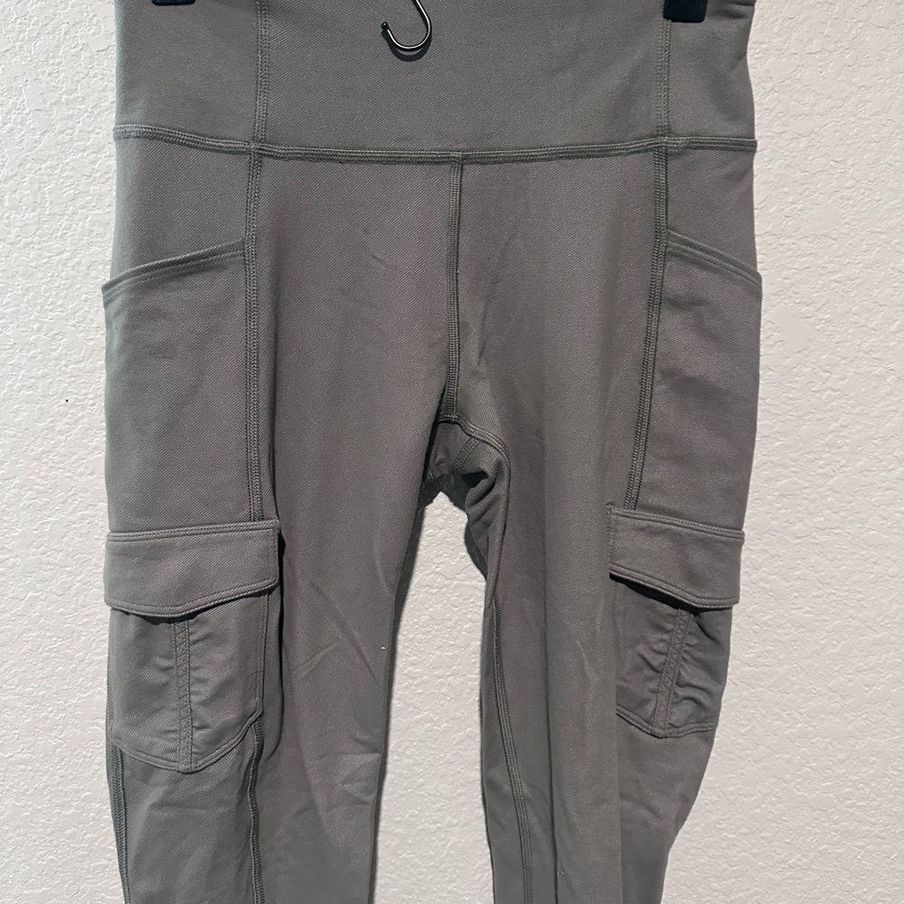 lululemon athletica light army green leggings with multiple pockets & zippers